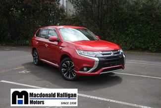 2016 Mitsubishi Outlander - Thumbnail