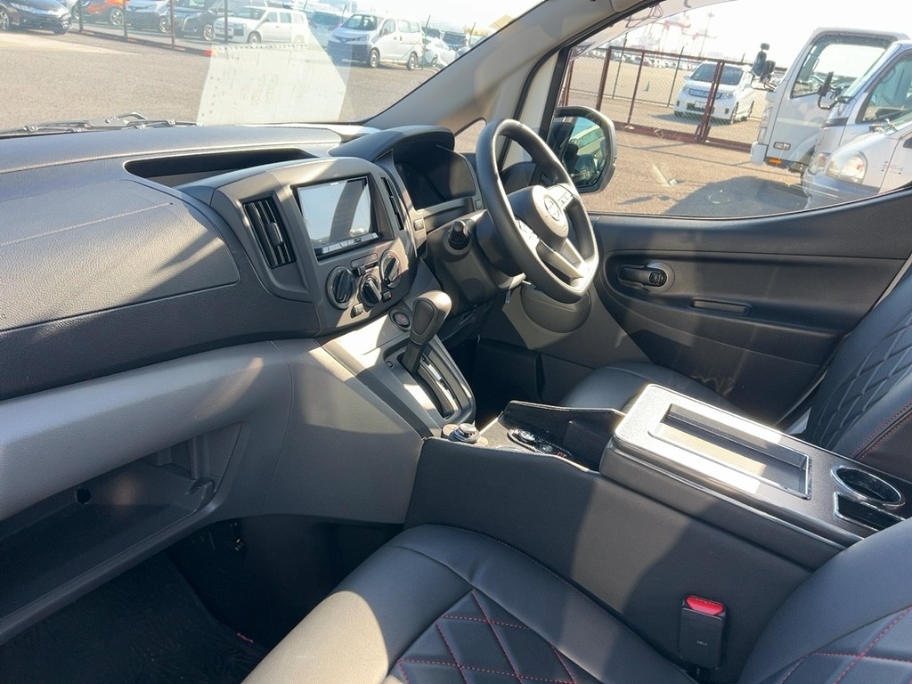 2025 NISSAN NV200