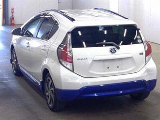 2015 Toyota Aqua - Thumbnail